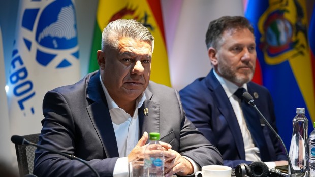 La AFA reeligió a Tapia hasta 2029 en medio de la guerra con el gobierno
