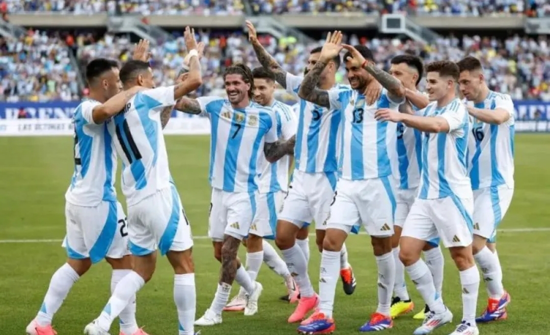 Argentina visita a Paraguay en busca de afianzar su liderazgo en las Eliminatorias: hora, día y formación