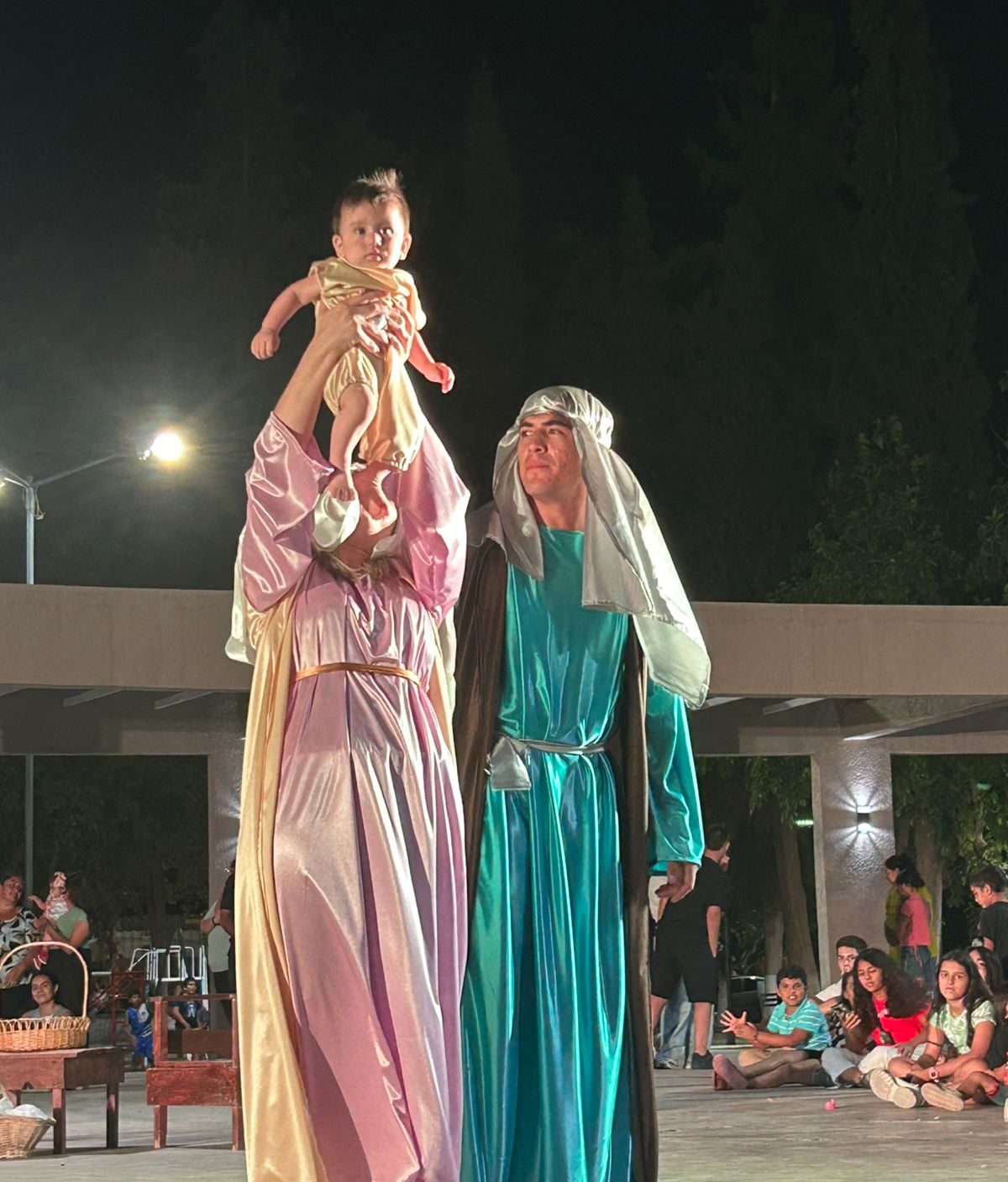 Con una puesta en escena impecable, se llevo a cabo el Belén Viviente de la Iglesia autónoma asamblea de Dios 9 de Julio