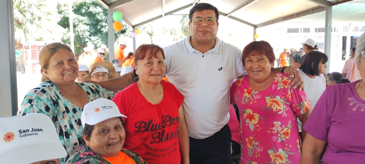 Se festejaron los cumpleaños de Enero en la colonia de Adulto Mayor en 9 de Julio