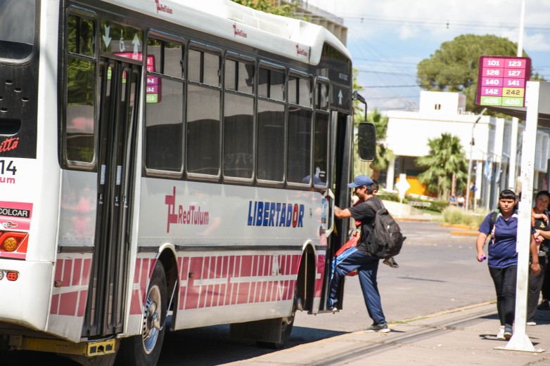 Conocé los horarios y líneas de colectivo que llevan a los diques sanjuaninos