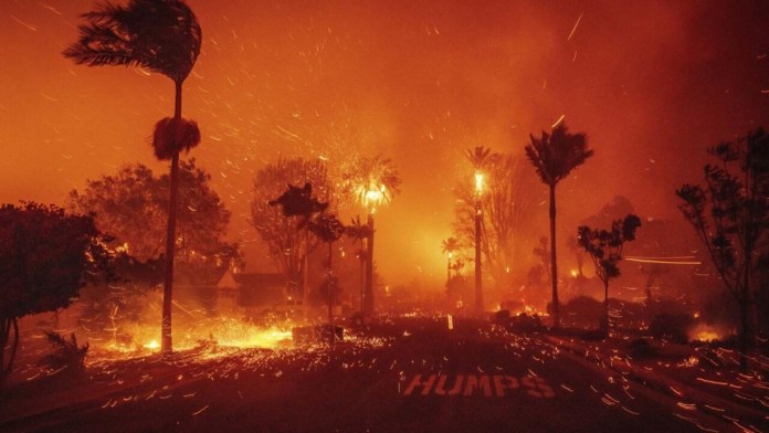 La cifra de fallecidos asciende a 16 en los incendios forestales de Los Ángeles