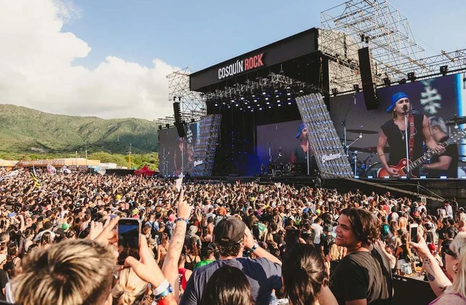 Seis escenarios. Cosquín Rock 2025, día 1: grilla completa y horarios de todos los shows del sábado 15