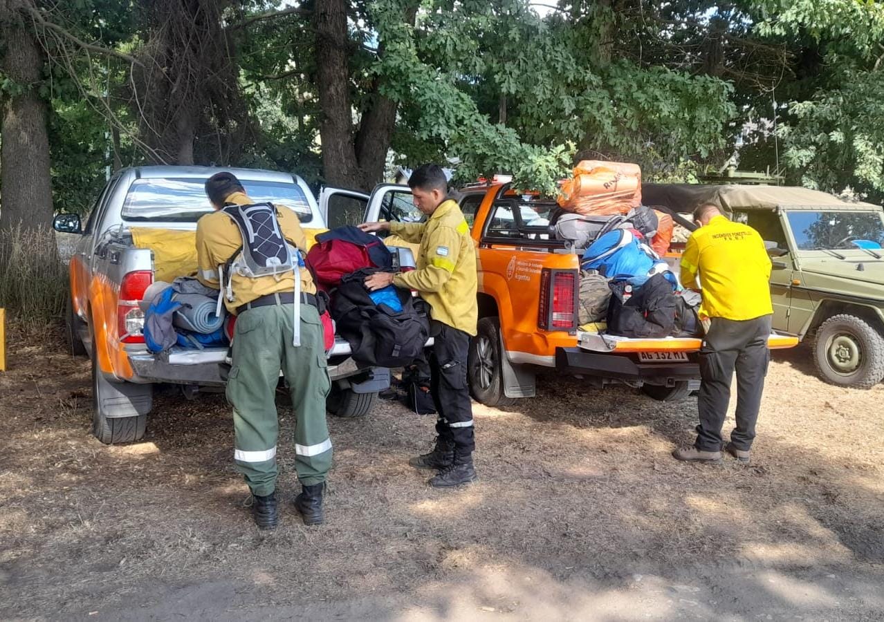 Bomberos de la Policía de San Juan y Protección Civil llegaron a El Bolsón