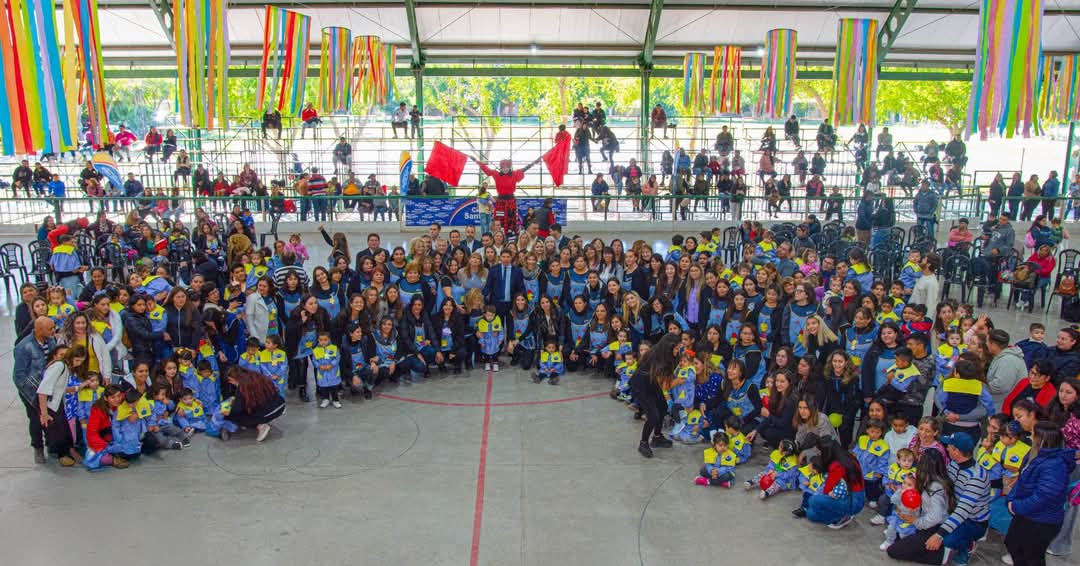 El Intendente de Santa Lucía visitó el Club Estudiantil