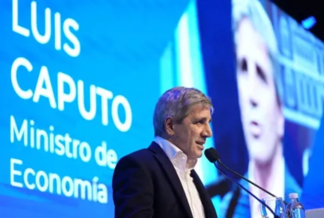 “El dólar no se disparará”  aseguró el ministro de Economía