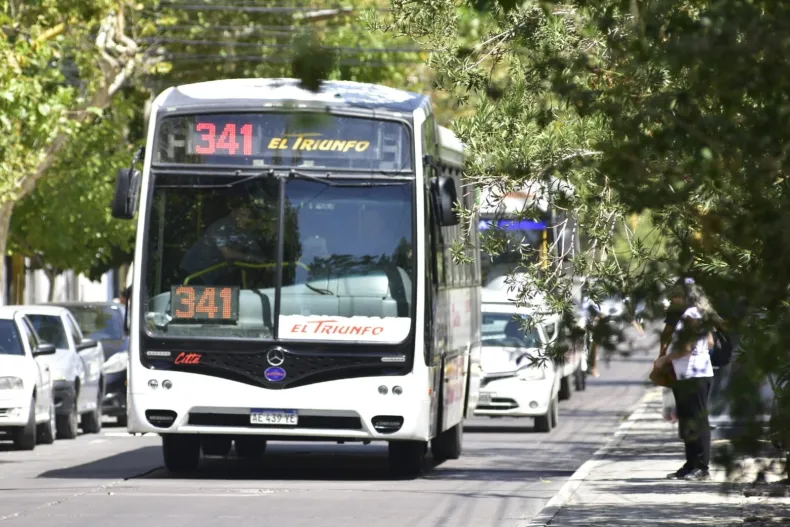 Colectivos en San Juan: Las empresas hacen una última oferta para frenar el paro