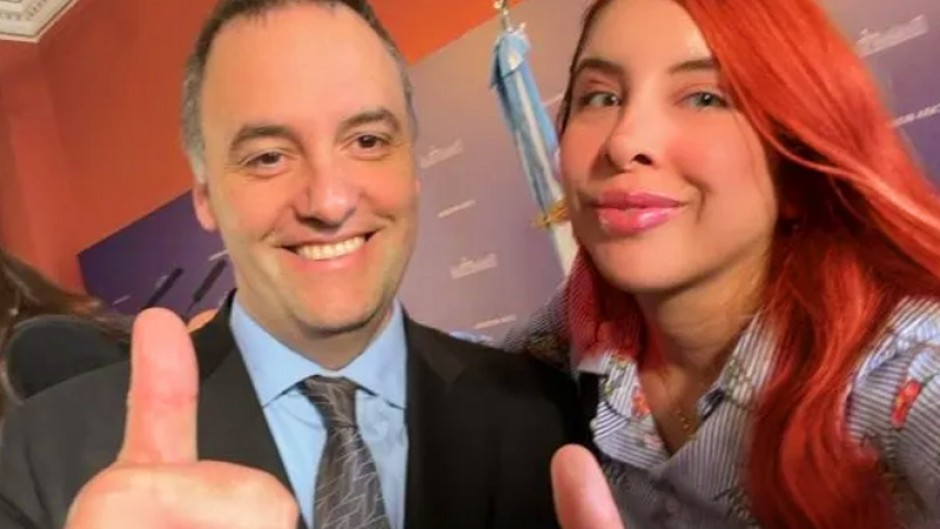 Escándalo: una tiktokera libertaria y funcionaria de Adorni viajó al Vaticano en la comitiva oficial