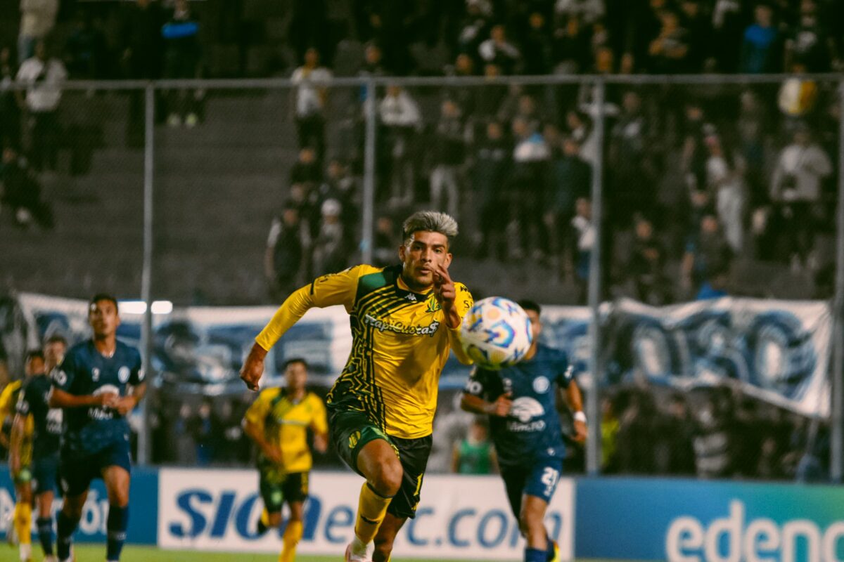 Aldosivi perdió en Mendoza y volvió a zona de descenso
