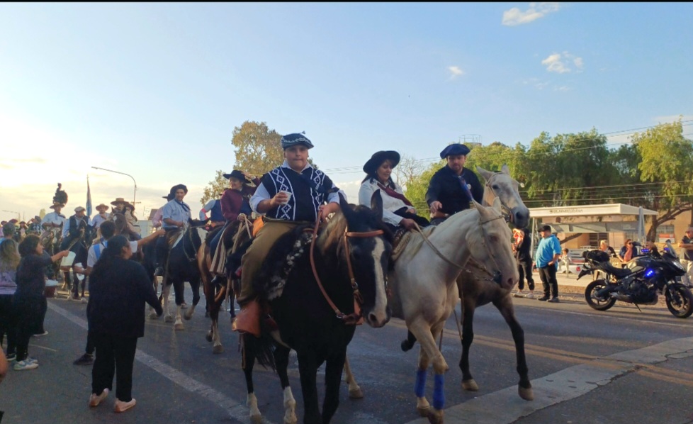 Más de 4.000 jinetes cruzaron Chacritas en la Cabalgata de la Fe 2025