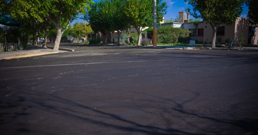 Puede ser una imagen de calle y carretera
