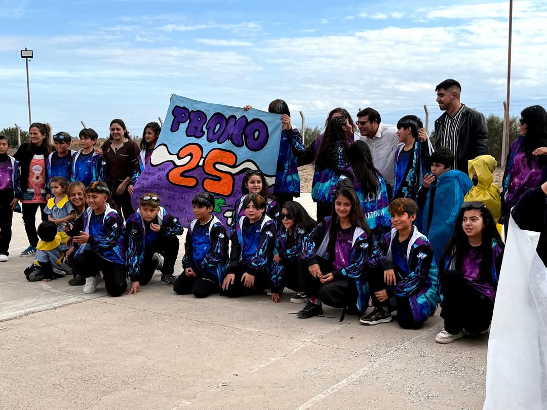 Espectacular presentación de camperas de alumnos de 6to de la Escuela Esteban de Luca
