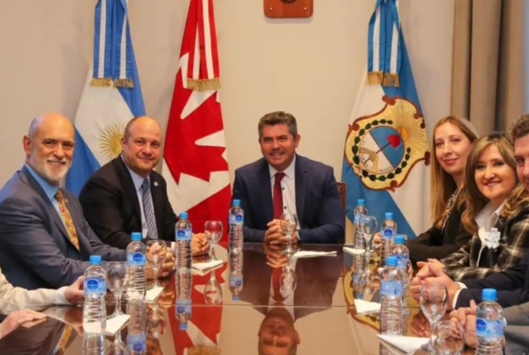 Orrego en reunión con el embajador de Canadá en Argentina