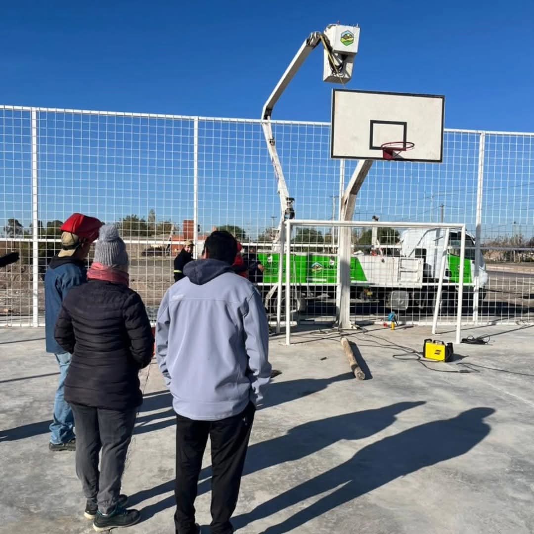 En San Martín avanza la construcción del nuevo Playón Deportivo en Barrio El Portal.