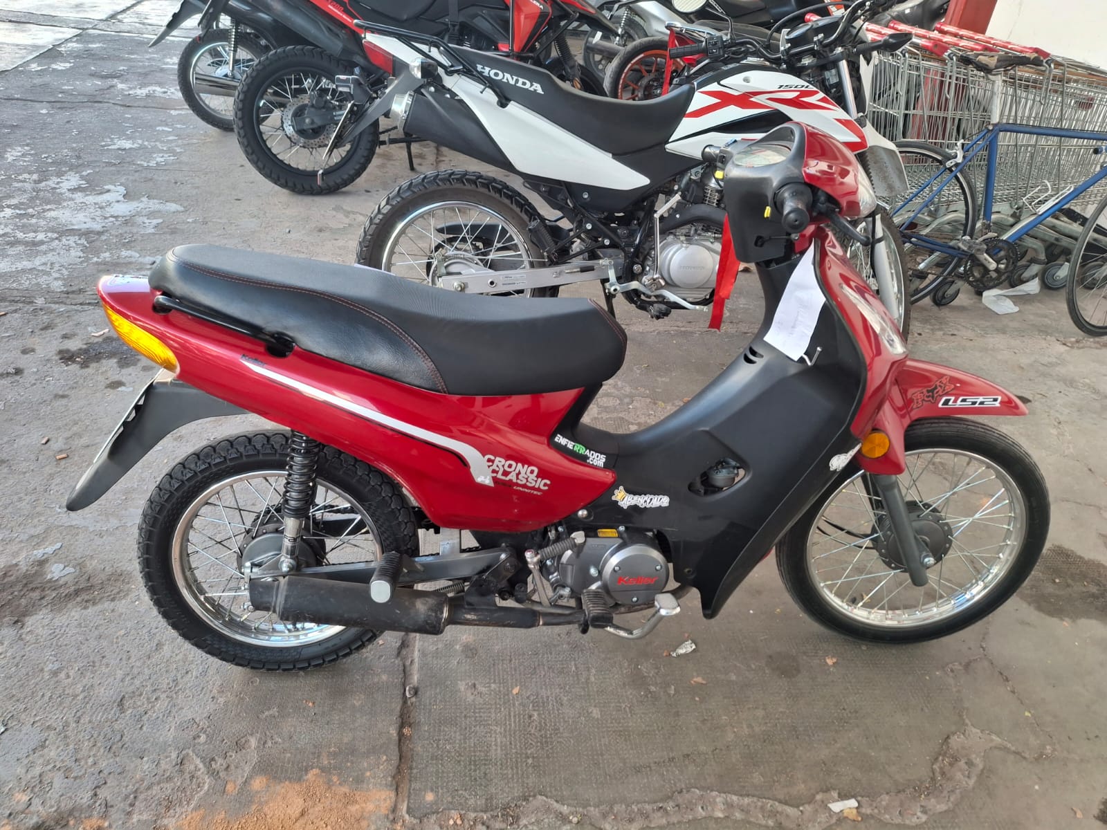 Santa Lucía: secuestraron una motocicleta y cascos en un allanamiento por robo