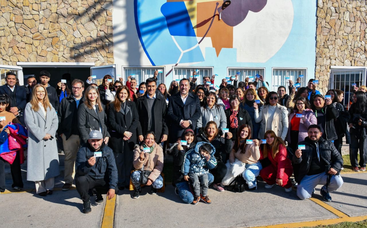 Salud entregó más de 120 carnets de manipulación de alimentos