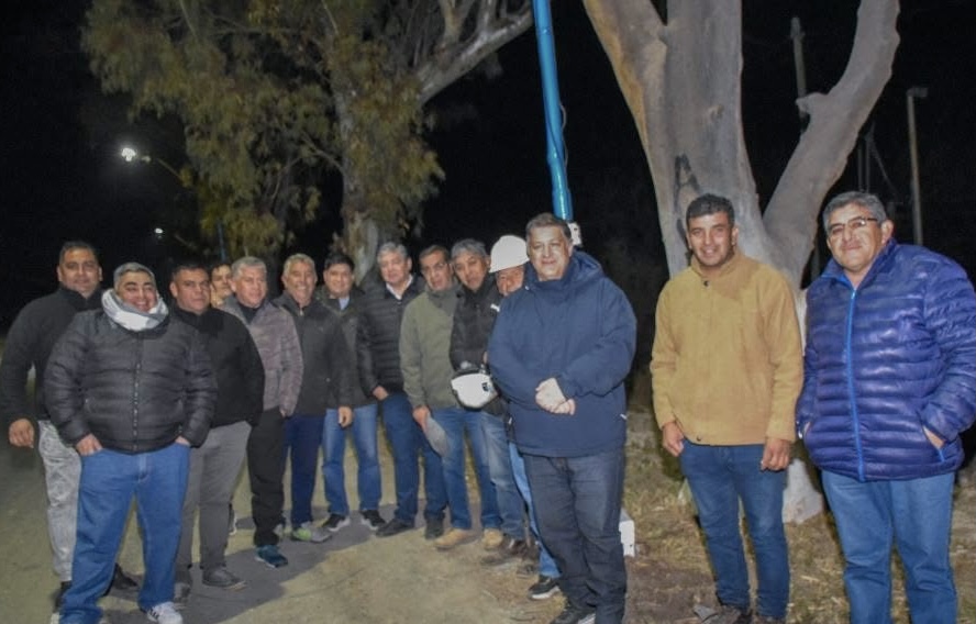 Mas alumbrado público para el departamento 25 de Mayo