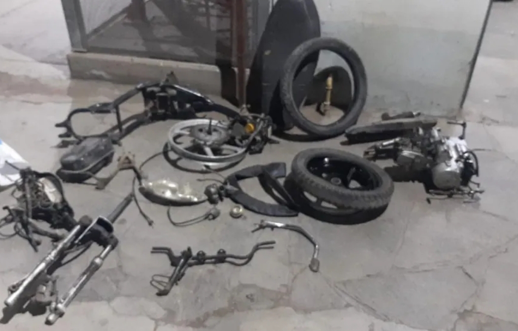 Encontraron una moto desarmada y con pedido de secuestro en San Martín