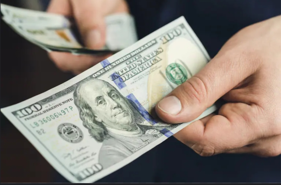 El dólar blue en San Juan subió y se negocia a $1240 para la venta
