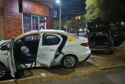 Tras robarle el casco a un delivery, cuatro jóvenes protagonizaron un choque en Trinidad.