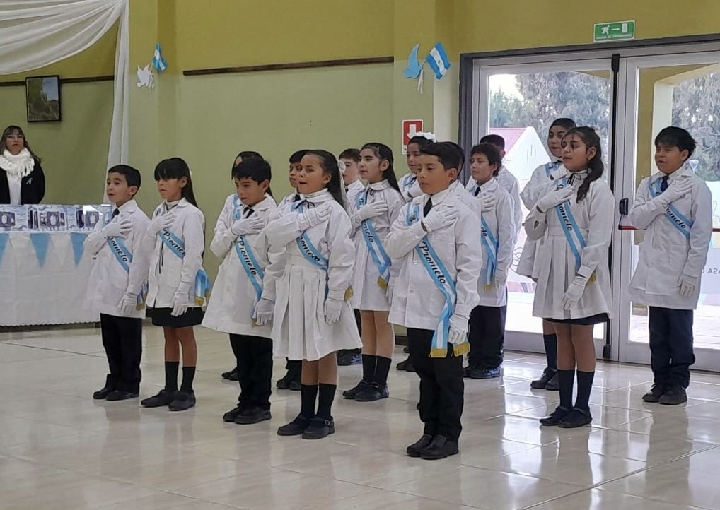 Compromiso y emoción en la Promesa de Lealtad a la Bandera en San Martín