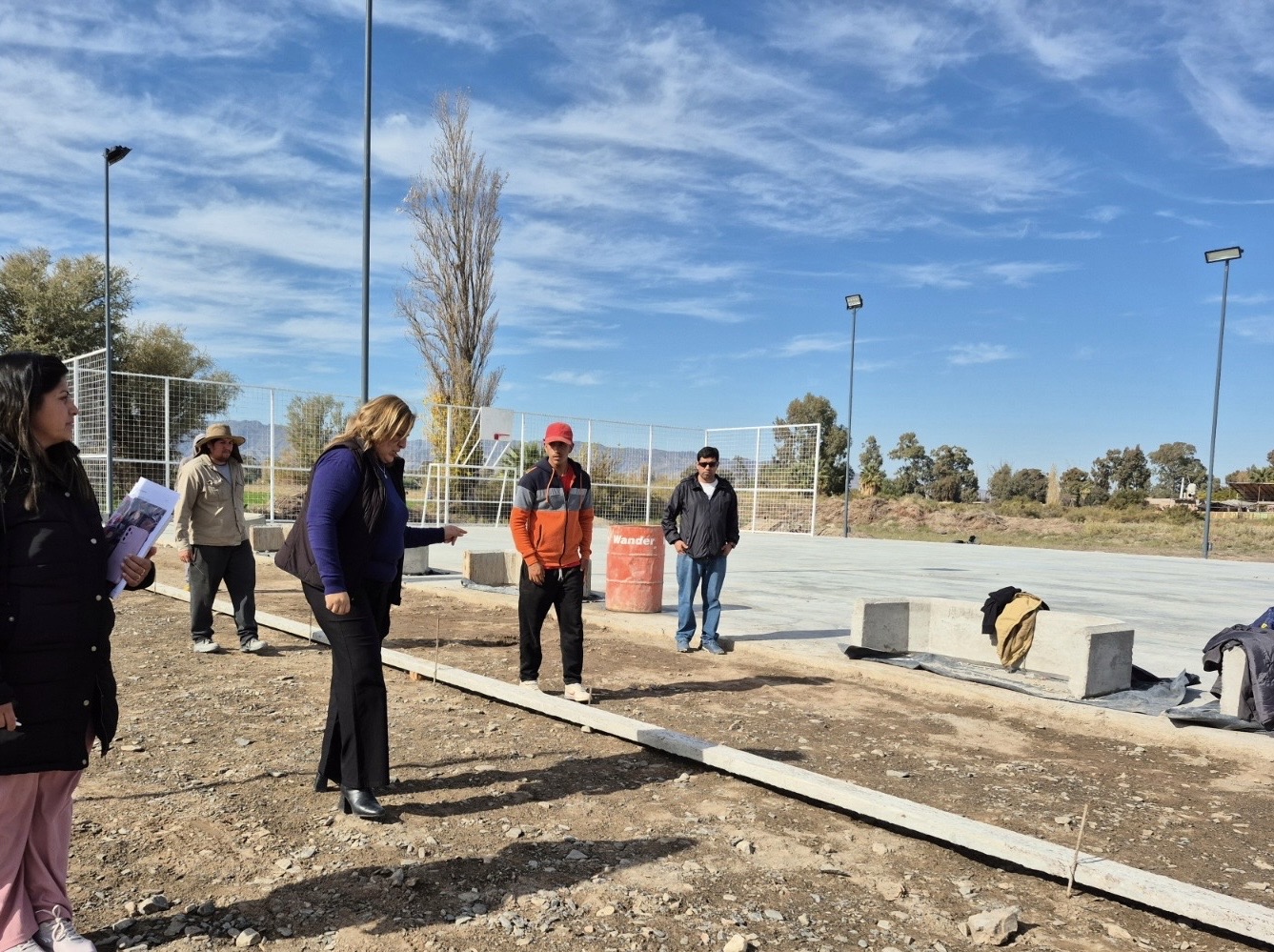 Avanza la obra del playón deportivo en el Barrio San Isidro Labrador