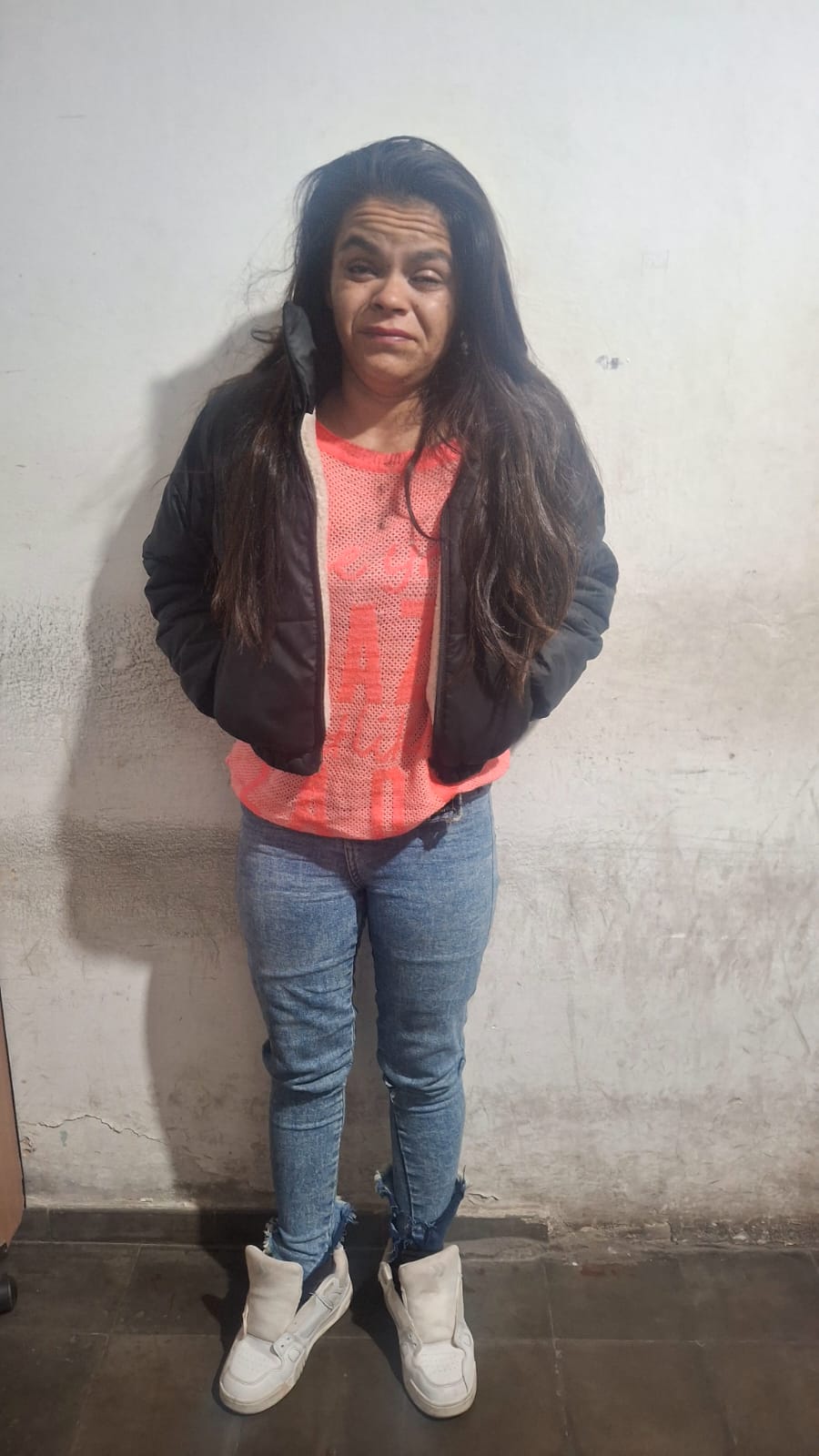Quería escuchar música, se robo un parlante y la detuvo la policía