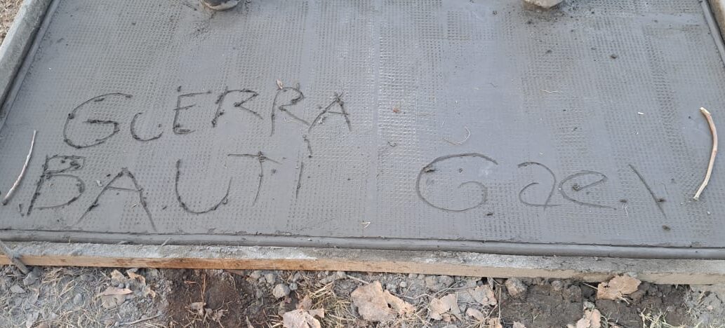Jovencitos de 9 de Julio dejaron grafitis en la plazoleta del Cura Brochero pronta a inaugurarse