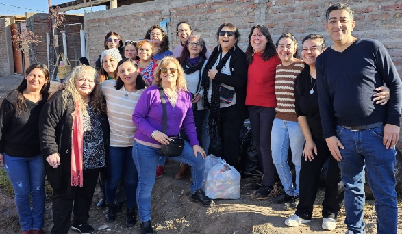 Con colaboración y participación, de muchos actores sociales el partido bloquista realizó una tarde solidaria en el Loteo Calle 11 de “La Majadita”