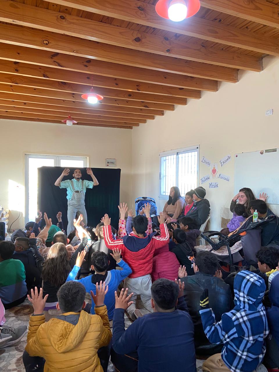 Títeres, risas y emoción en Boca del Tigre durante las Vacaciones de Invierno