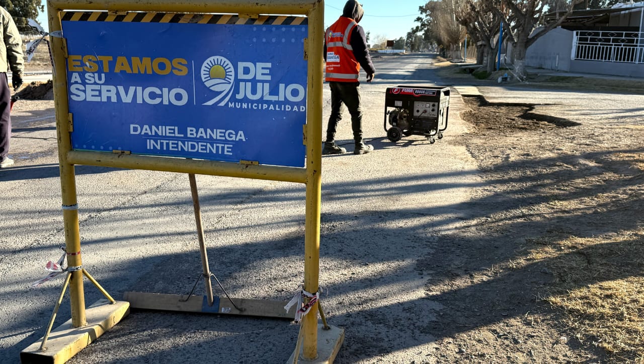 Continúa el plan de bacheo y mejora de calles en la Villa Cabecera