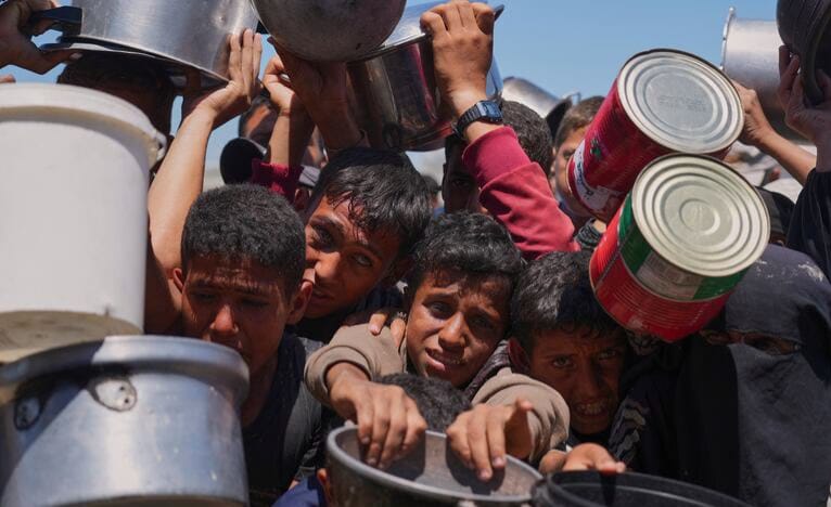 Los niños de Gaza pagan el precio de la guerra y la desnutrición