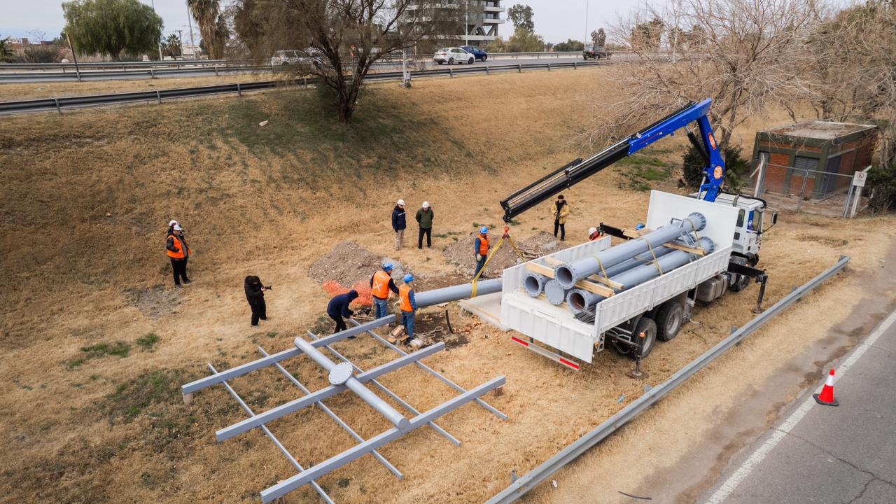Trasladaron las primeras megaestructuras para convertir a la Circunvalación en la primera ruta solar del país