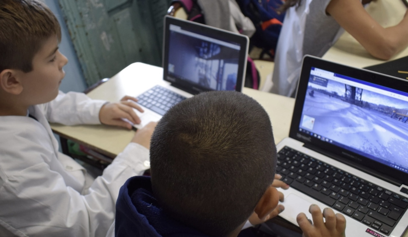 San Juan recibiría en agosto las computadoras gestionadas ante Naciones Unidas
