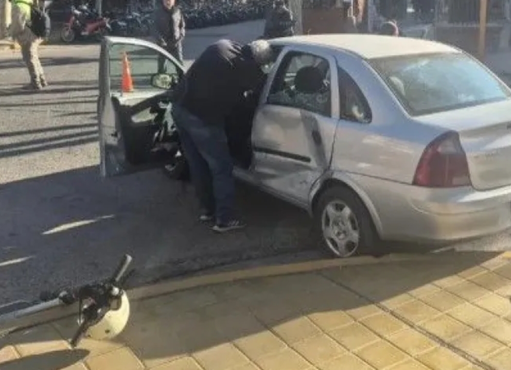 Accidente en pleno centro: una mujer fue internada