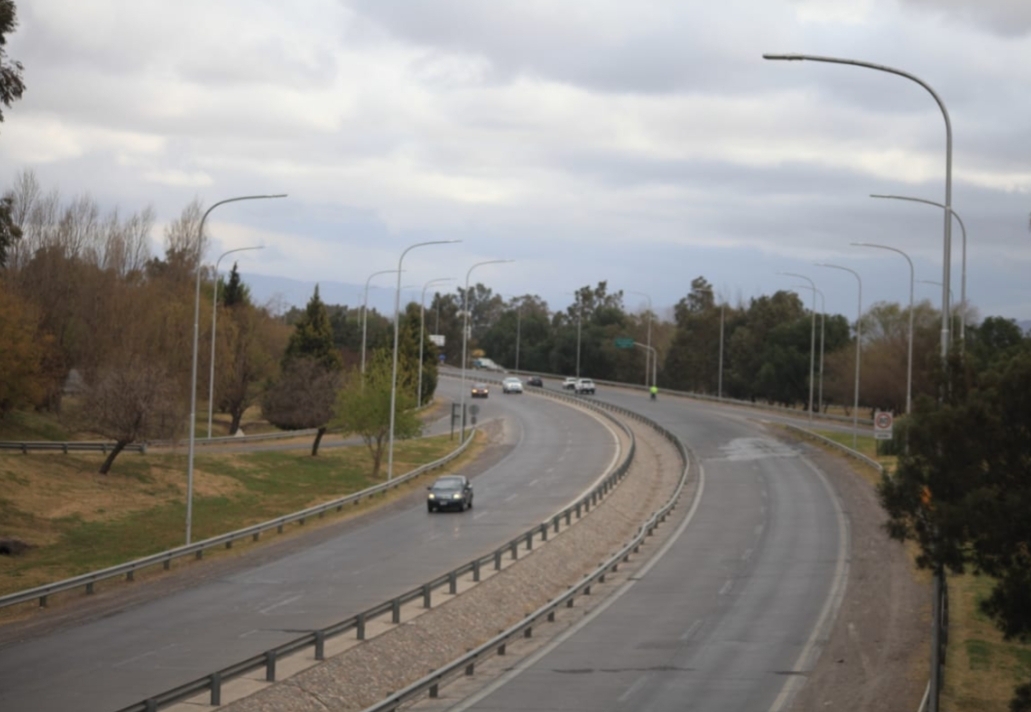 Una máxima de 15°,nubes y viento sur