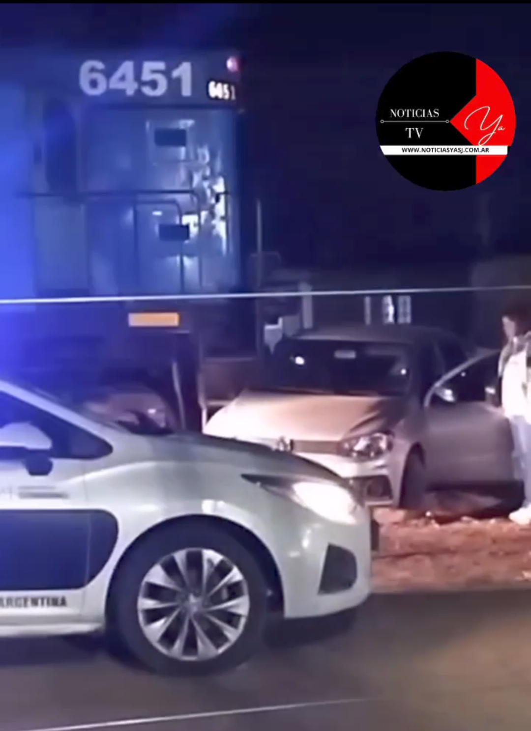 🔴El tren de carga embistió y arrastró a un auto más de 50 metros ¡en Caucete!