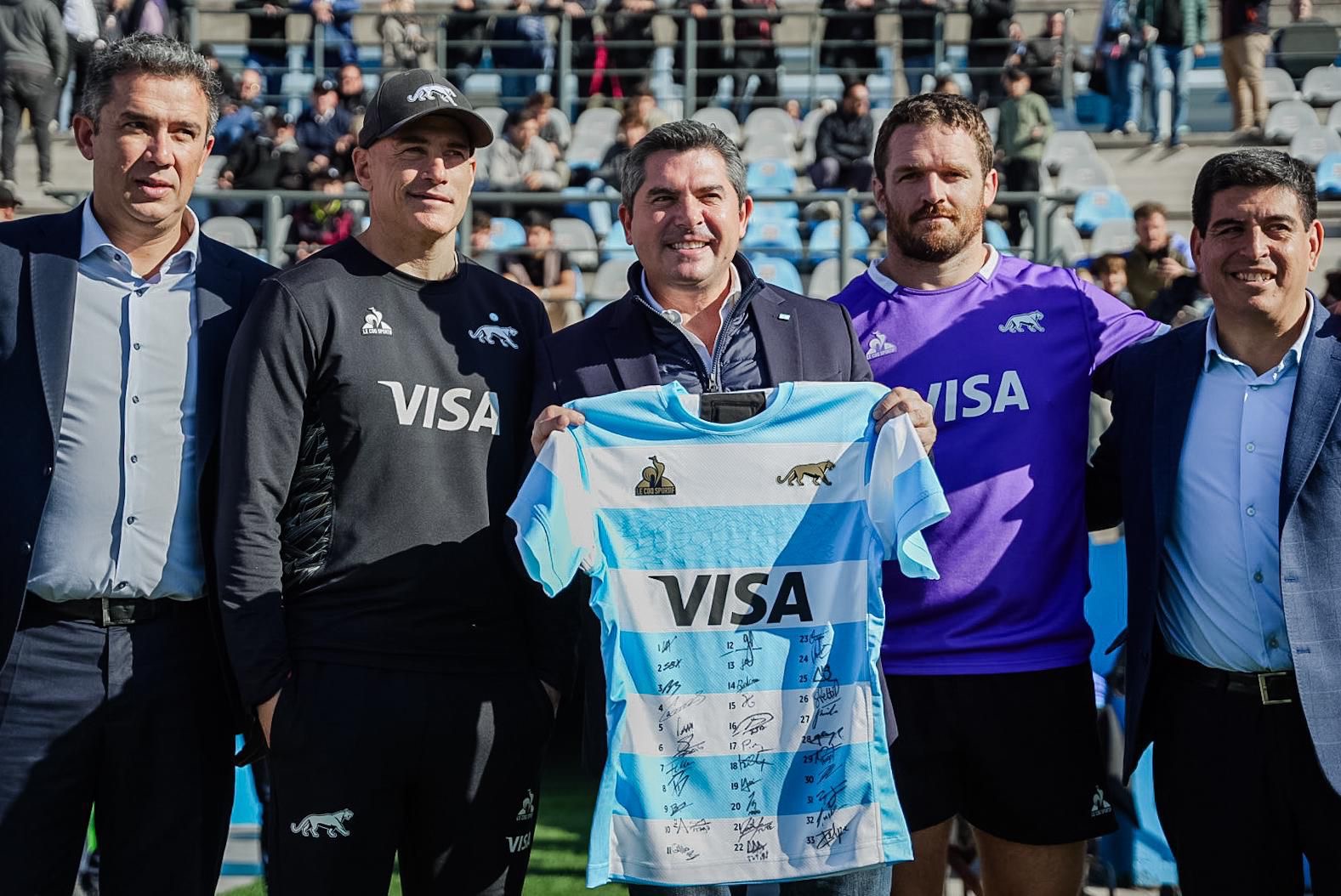 El gobernador saludó a Los Pumas durante su entrenamiento en San Juan
