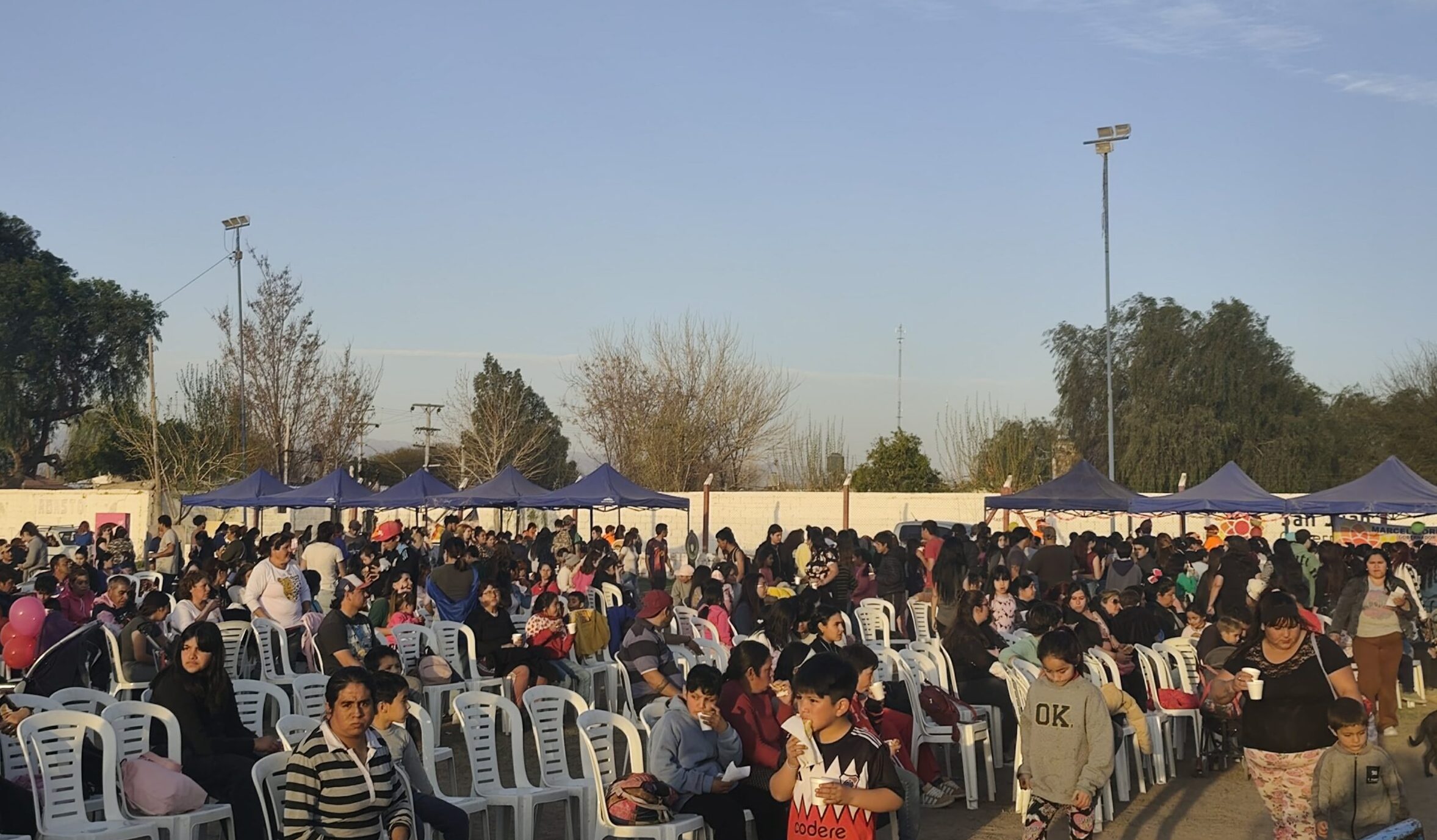 “Gran festejo por el día del Niño en Chacritas organizado por Emeli Núñez y su equipo de trabajo”