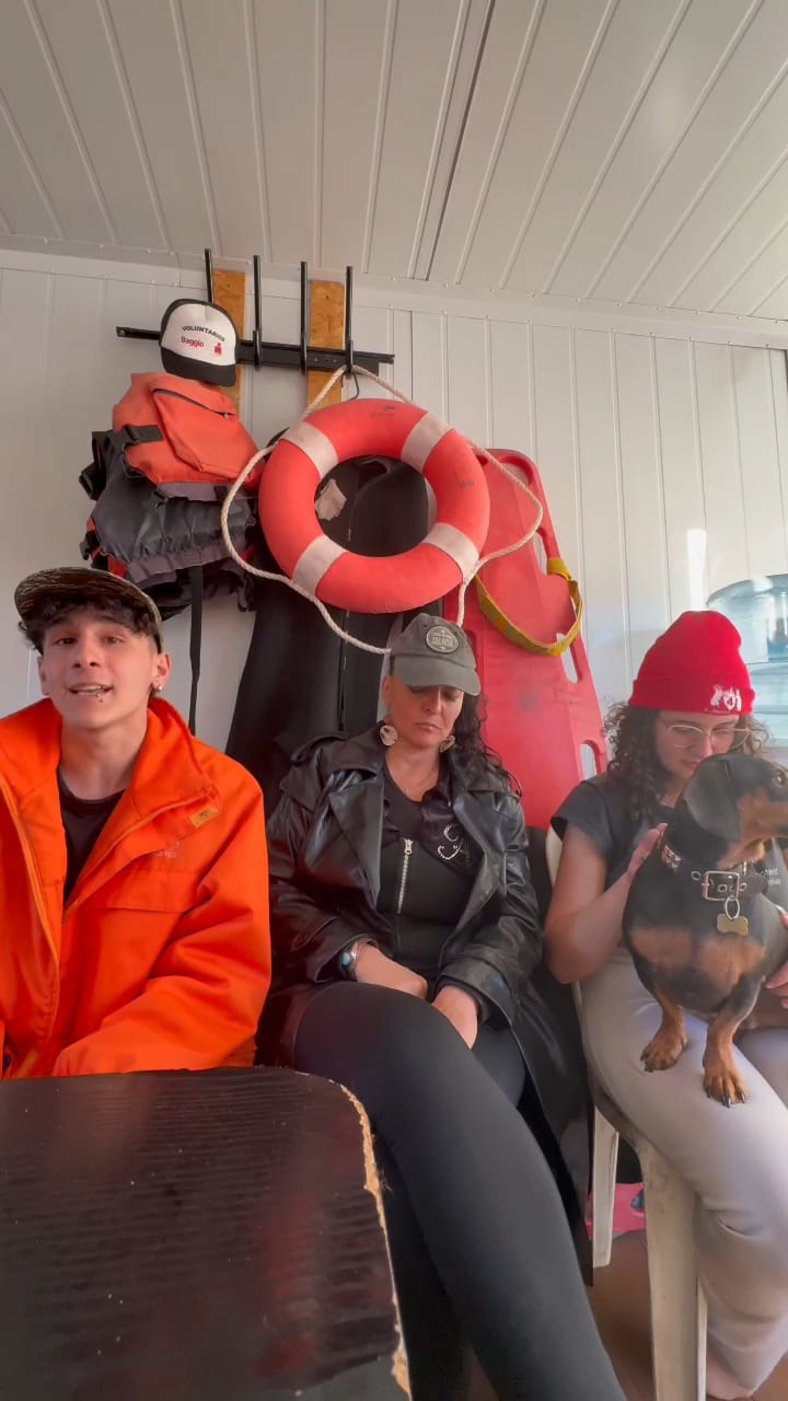 El accionar del personal de Náutica, le salvó la vida a tres turistas que volcaron su kayak en Punta Negra