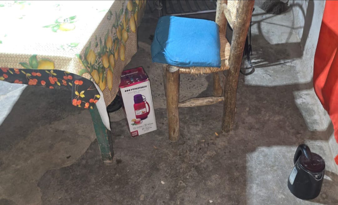 Se encontró con un ladrón escondido debajo de una mesa en su casa de Chimbas