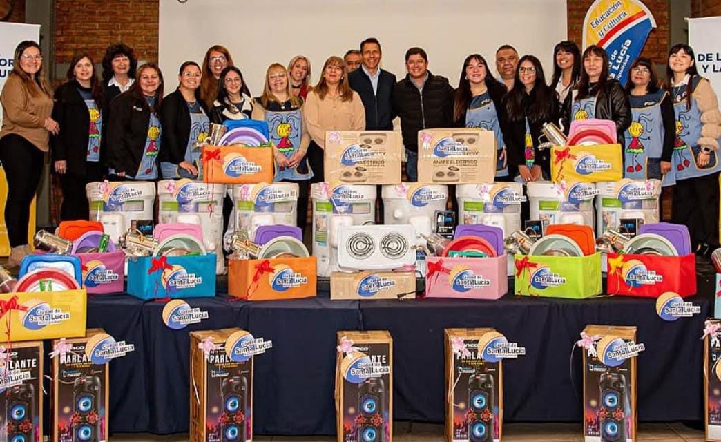 Entrega de equipamiento para centros de educación infantil en Santa Lucia