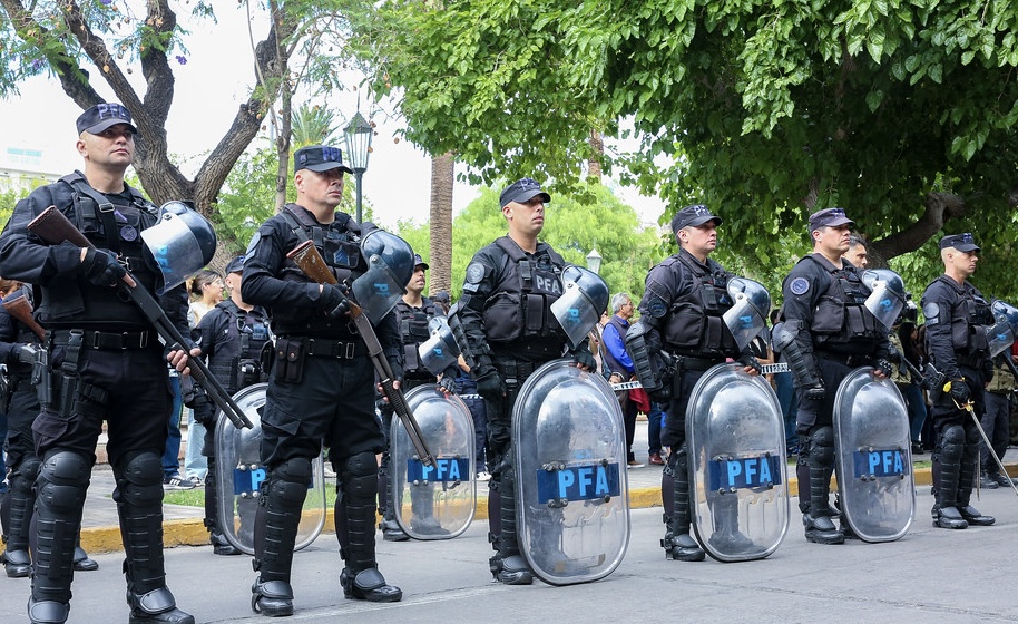Aumentan los sueldos de Gendarmería, Policía Federal y Prefectura Naval