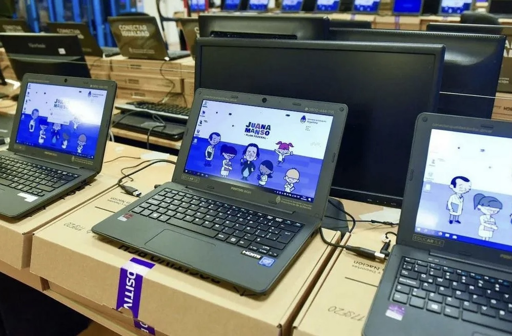 Avanza el plan de conectividad: alumnos recibirán sus computadoras en septiembre