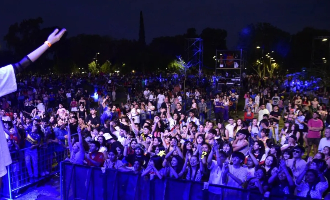 Fiesta del día del estudiante en el Parque de Mayo y con bandas locales