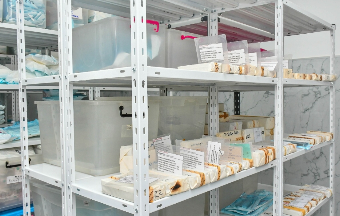 El ministro de Salud visitó las nuevas instalaciones de esterilización del Hospital Marcial Quiroga