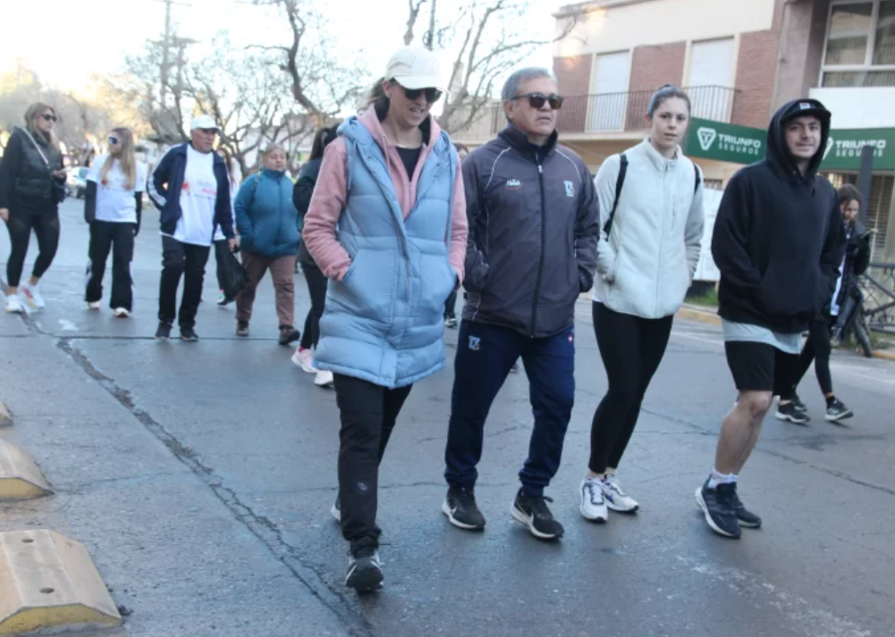 Realizaron una caminata por el día del nutricionista