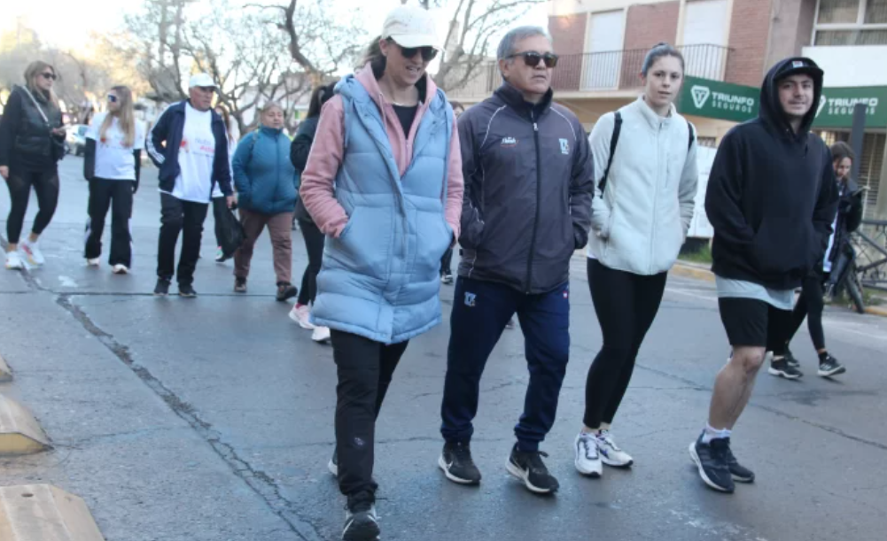 Realizaron una caminata por el día del nutricionista
