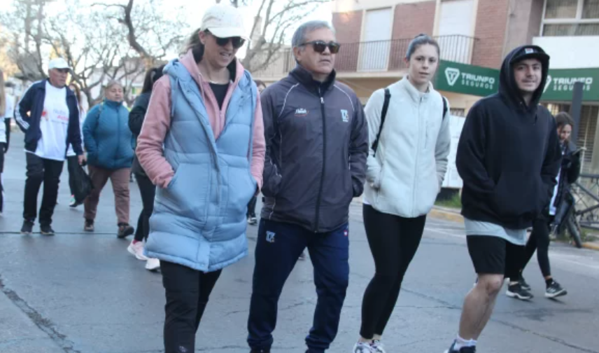 Realizaron una caminata por el día del nutricionista