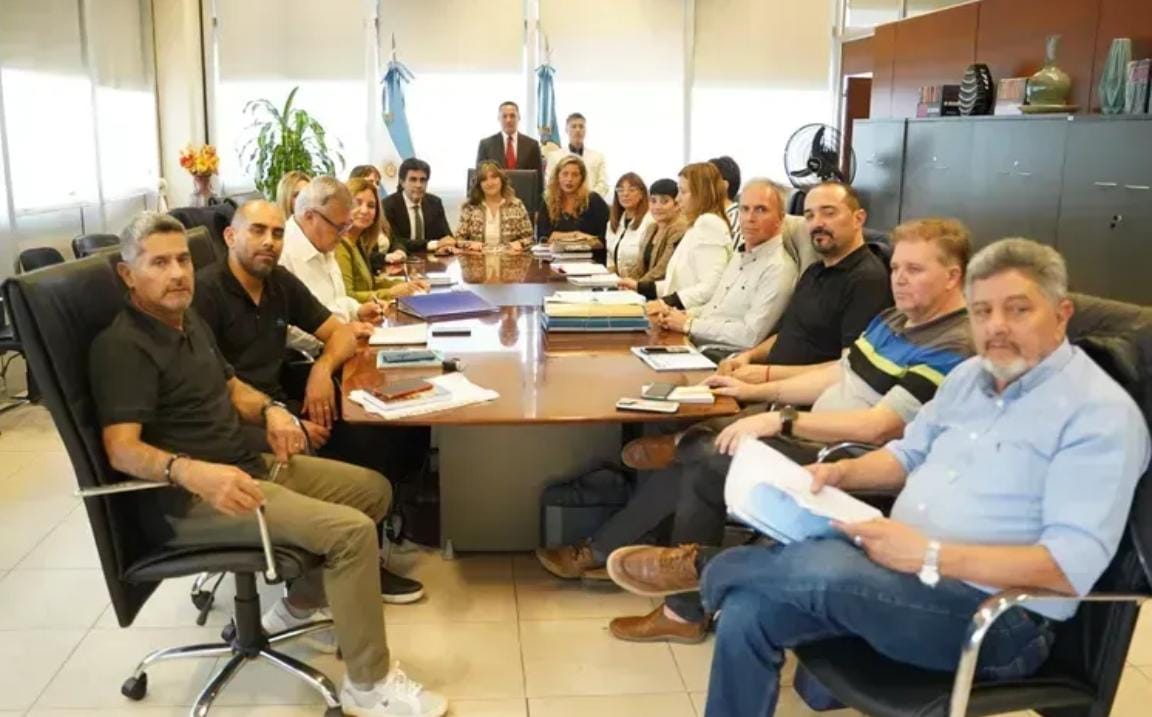 Hacienda y Docentes buscan mejorar sueldos